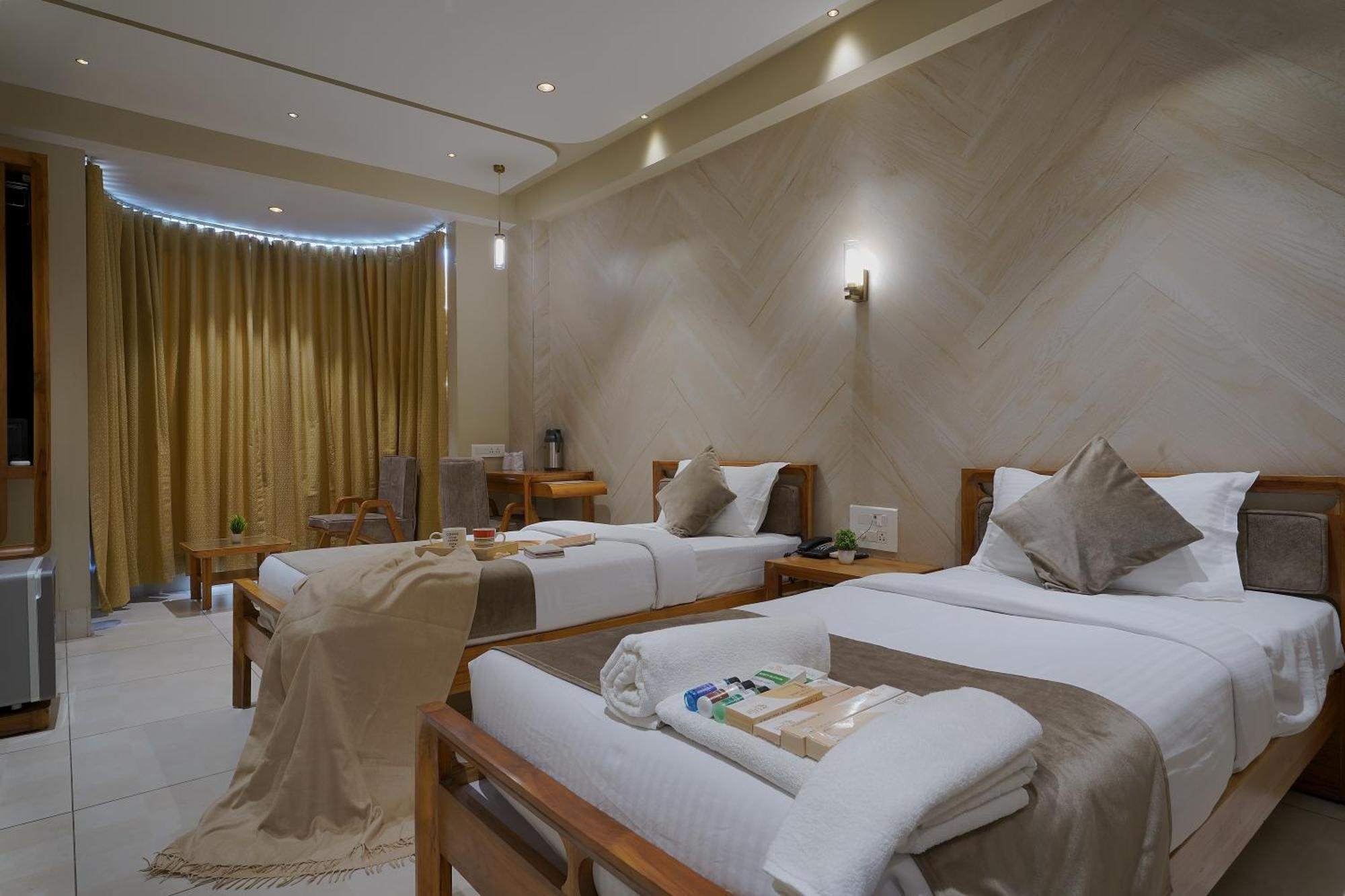 Artilla Inn Ahmadábád Kültér fotó