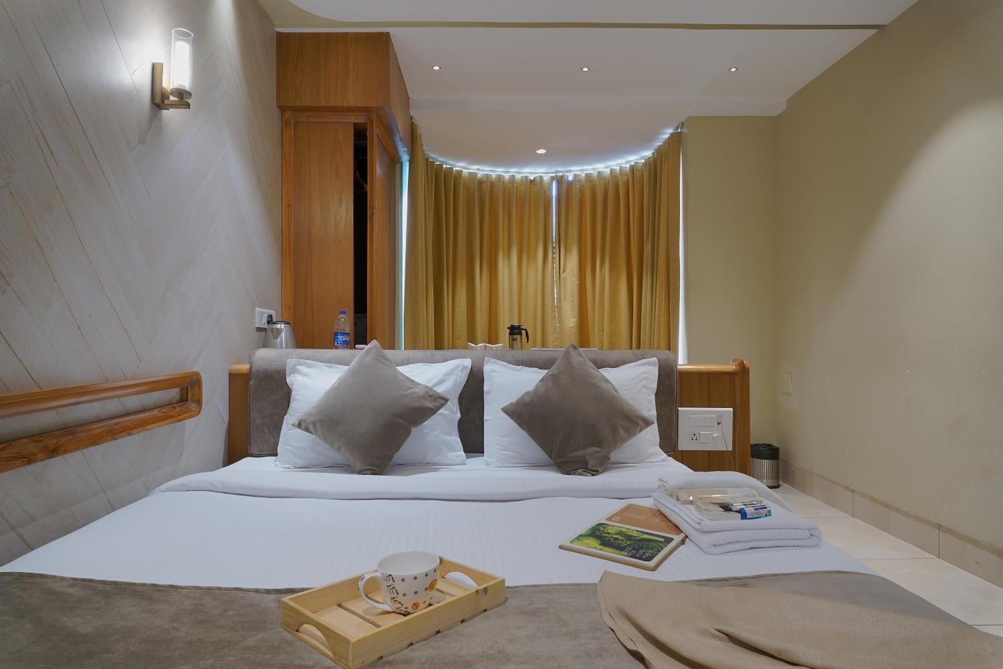 Artilla Inn Ahmadábád Kültér fotó