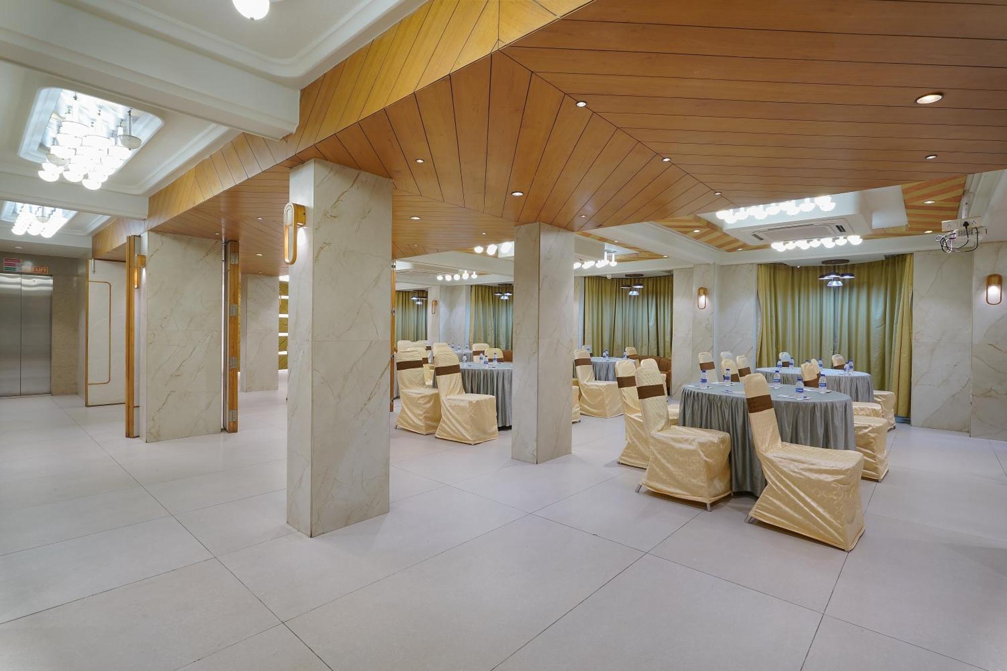 Artilla Inn Ahmadábád Kültér fotó