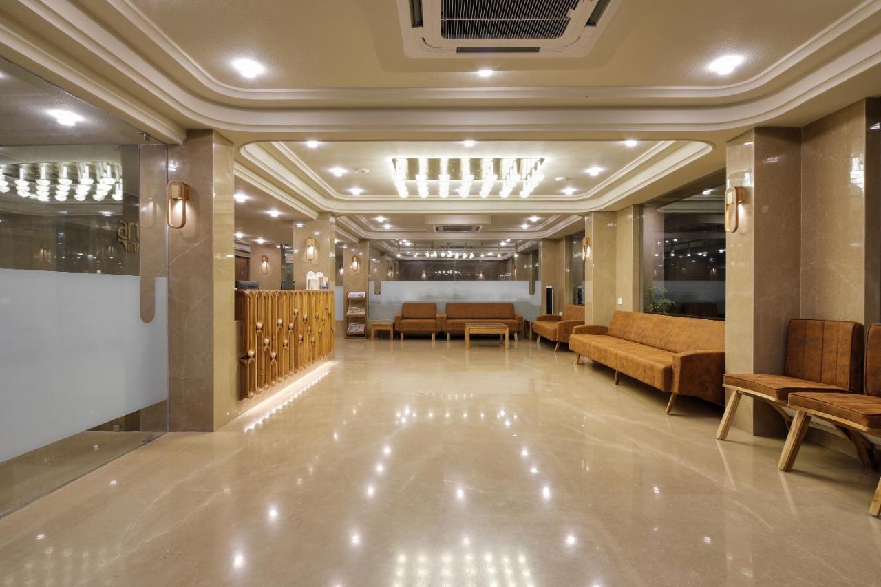 Artilla Inn Ahmadábád Kültér fotó