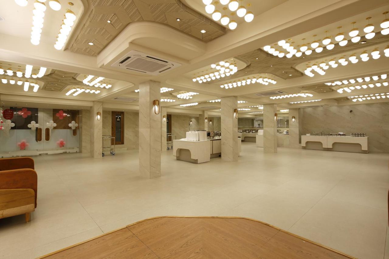 Artilla Inn Ahmadábád Kültér fotó